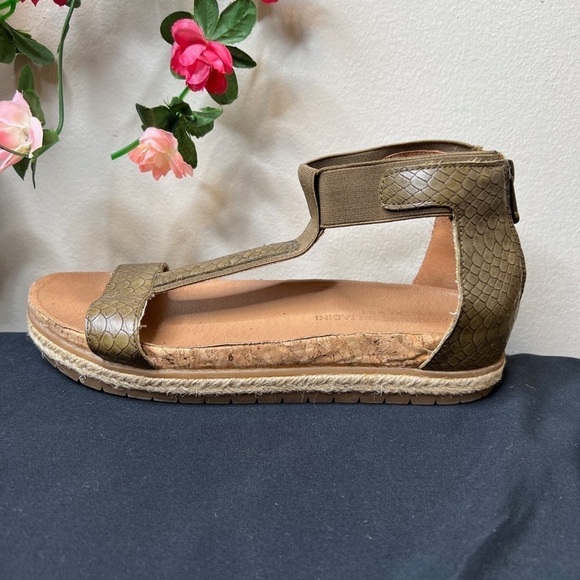 🌹 Adrienne Vittadini Green Brown Snakeskin Reptile Sandals 7.5 Platform Patrice - Picture 4 of 13